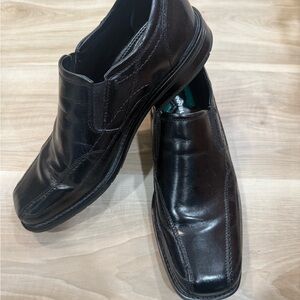Nunn Bush Black Leather Slip-On Loafers